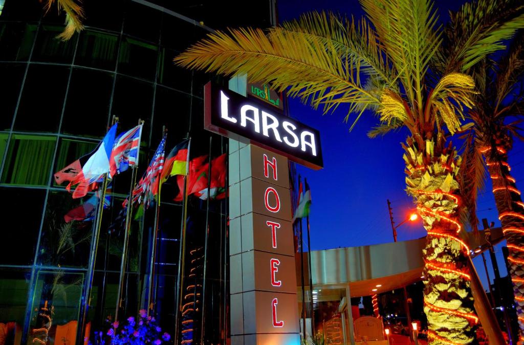 Certifikát, hodnocení, plakát nebo jiný dokument vystavený v ubytování Larsa Hotel