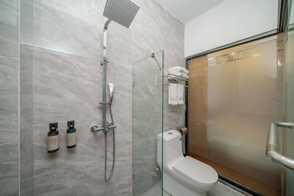 Koupelna v ubytování Iron Travel Hotel