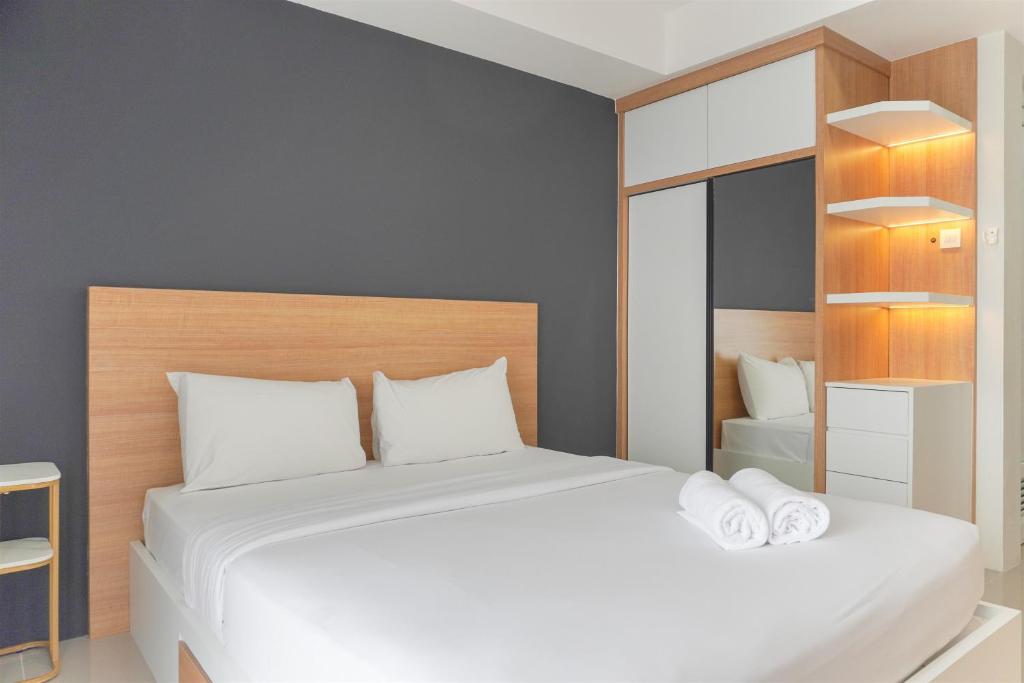 Ένα ή περισσότερα κρεβάτια σε δωμάτιο στο Good Choice Studio Apartment Anwa Residence Bintaro By Travelio