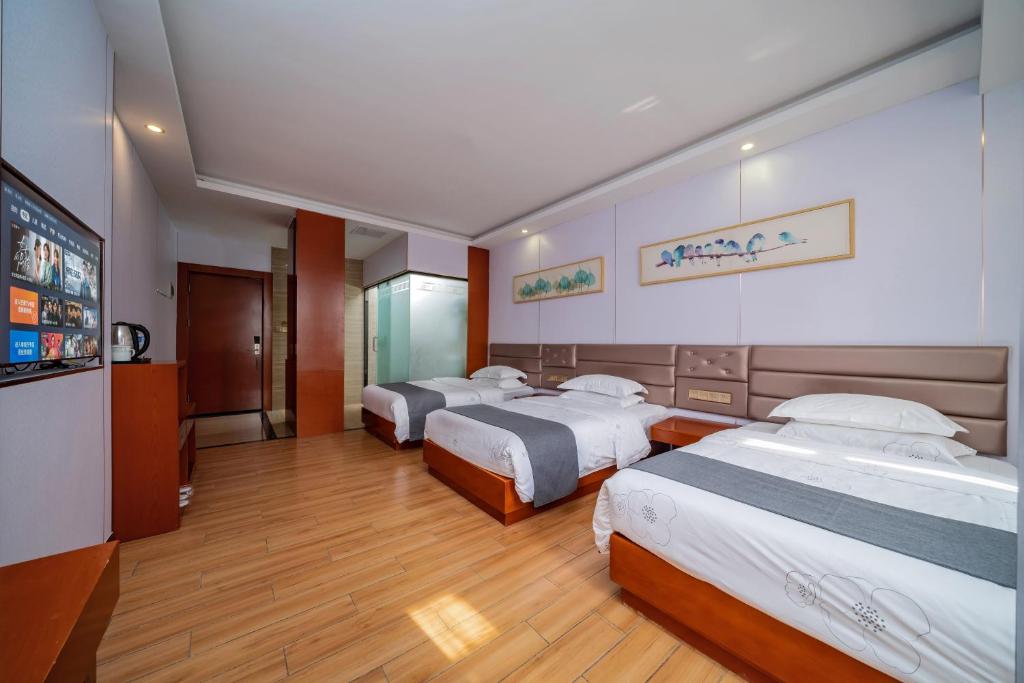 Postel nebo postele na pokoji v ubytování Iron Travel Hotel
