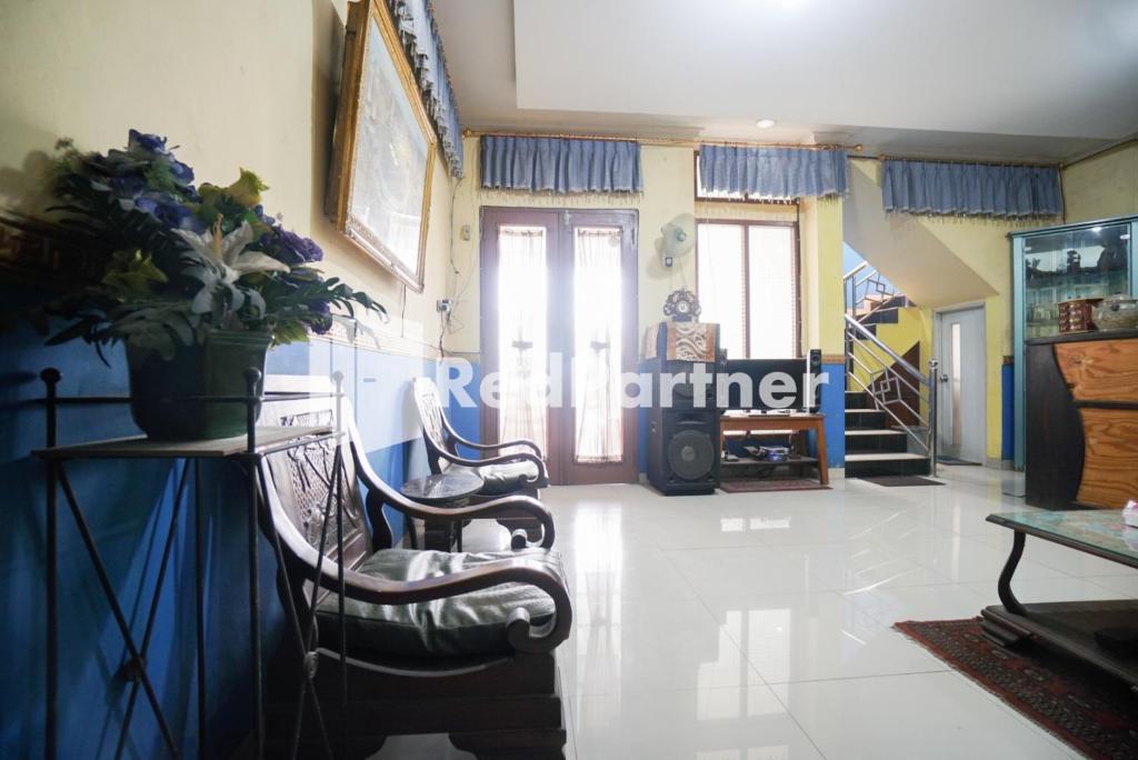 Posezení v ubytování Surabaya Jaya Hotel near Soekarno Hatta Airport Redpartner