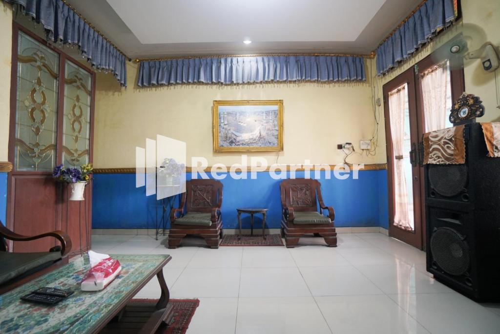 Vstupní hala nebo recepce v ubytování Surabaya Jaya Hotel near Soekarno Hatta Airport Redpartner