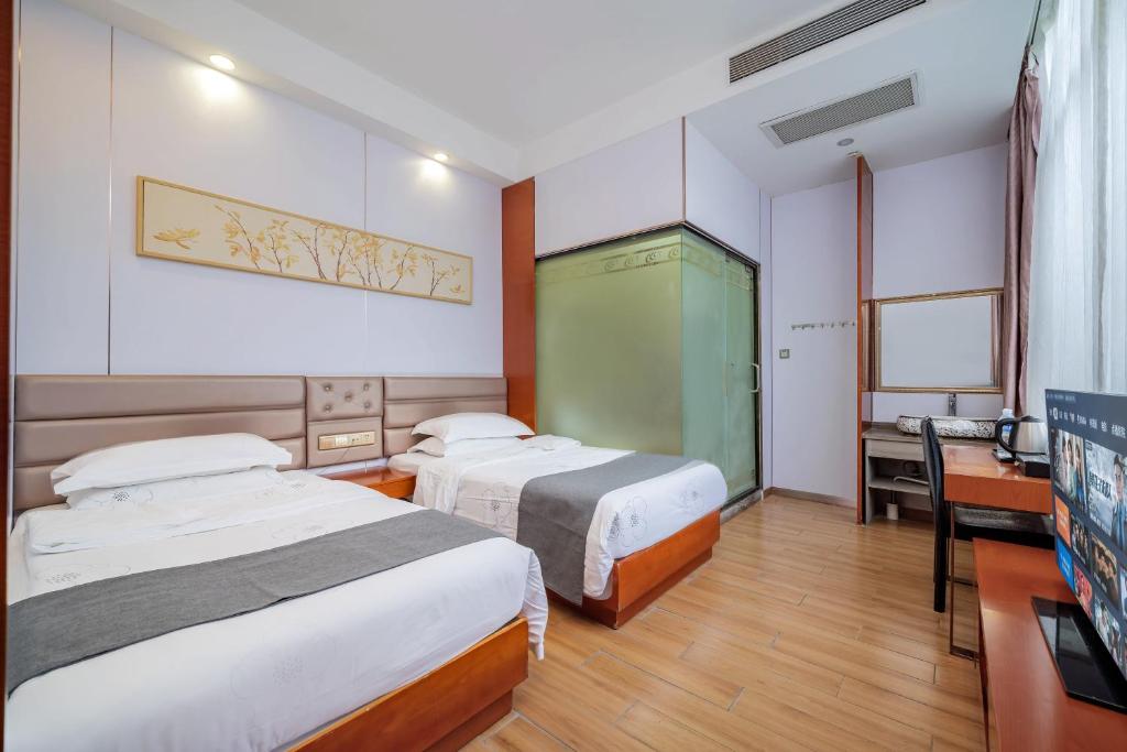 Postel nebo postele na pokoji v ubytování Iron Travel Hotel