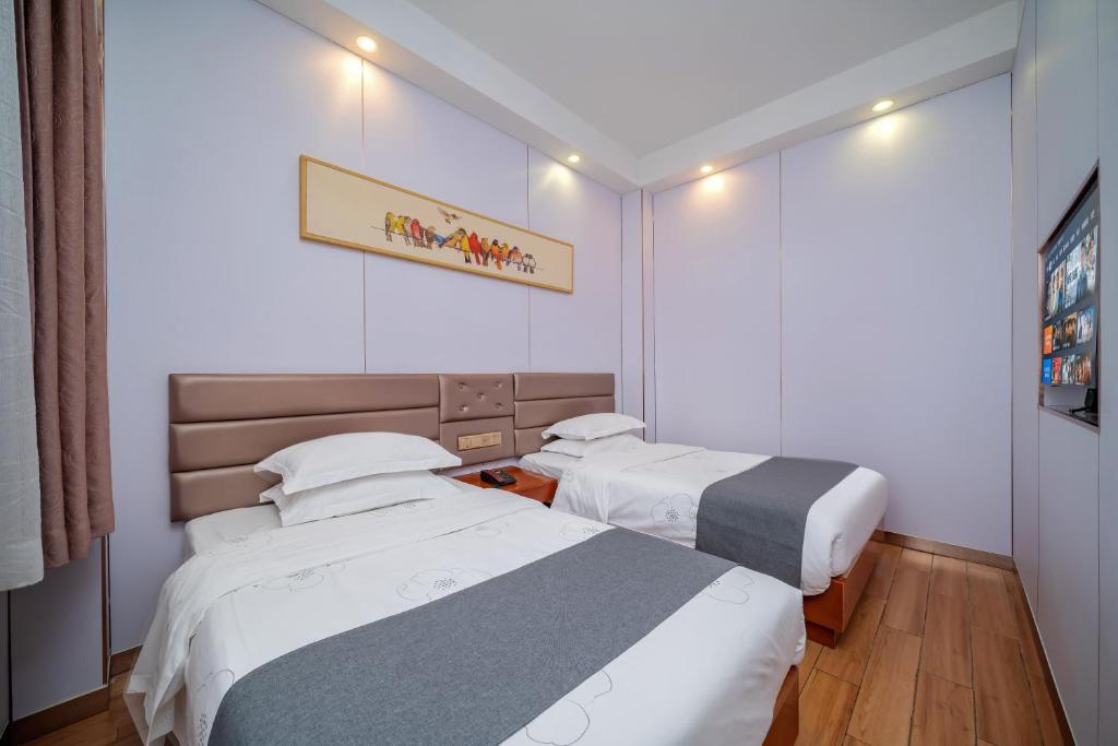 Postel nebo postele na pokoji v ubytování Iron Travel Hotel