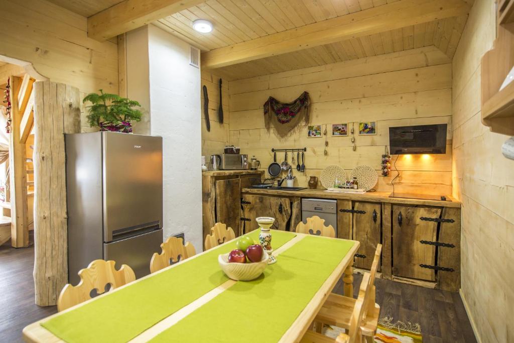 Kuchyňa alebo kuchynka v ubytovaní Domki nad Białką