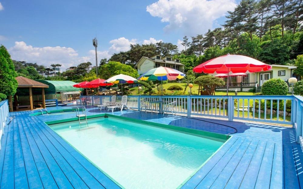 Bazén v ubytování Taean Secret Garden nebo v jeho okolí