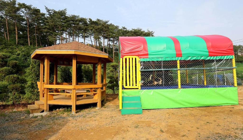 Herní místnost nebo prostor pro děti v ubytování Taean Secret Garden