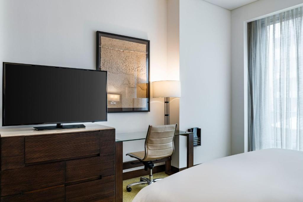 TV a/nebo společenská místnost v ubytování Bogotá Marriott Hotel