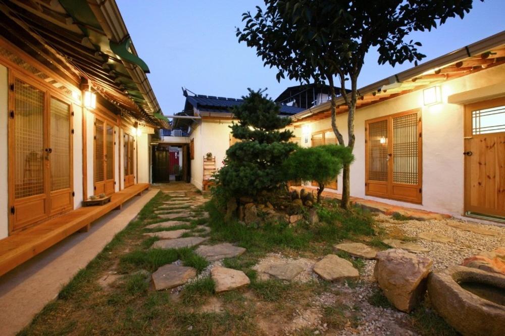 Το κτήριο όπου στεγάζεται  ο ξενώνας