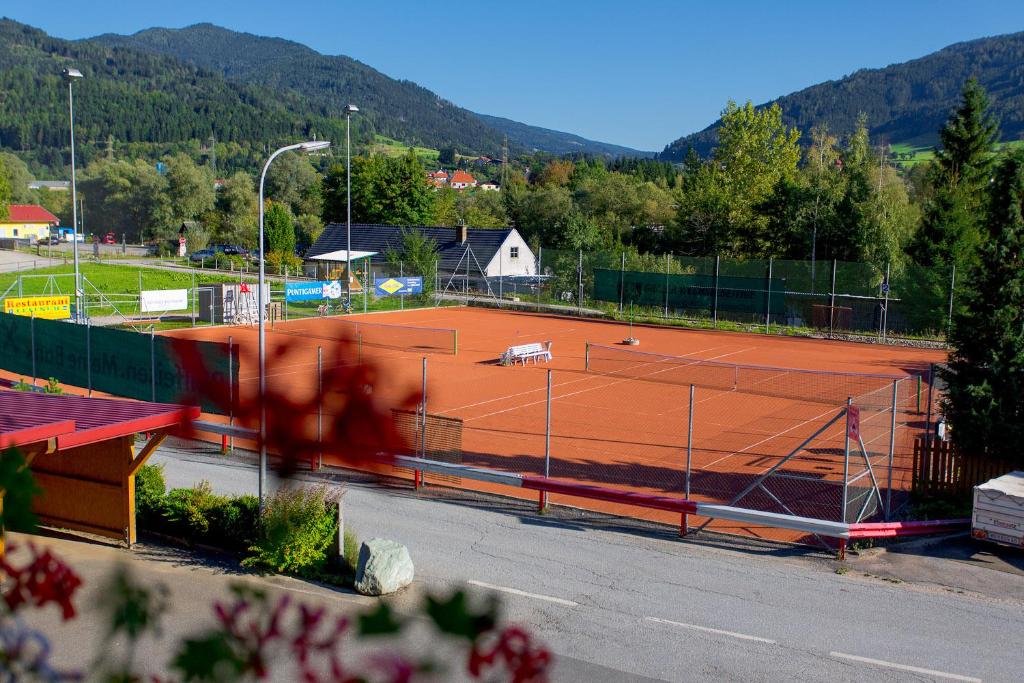 Tenis a/nebo squash v ubytování Leitner Gästehaus nebo okolí