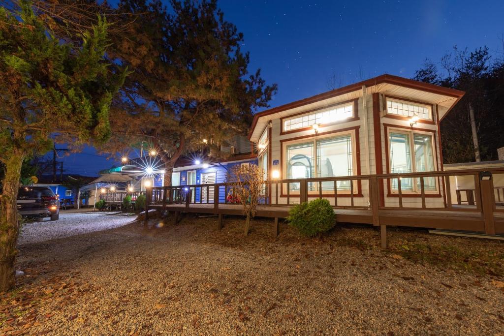 Gallery image of Hongcheon Nolleowa Aegyeondongban Pension in Hongcheon