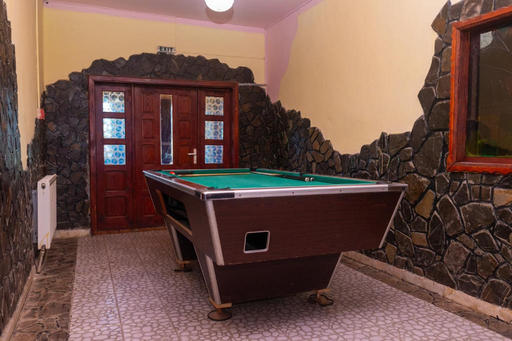 Biliár nebo kulečník v ubytování Cabana Gîrbova