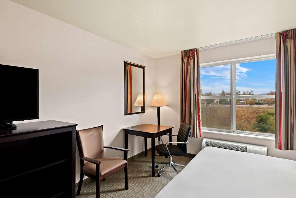 Comfort Inn & Suites Creswell photo