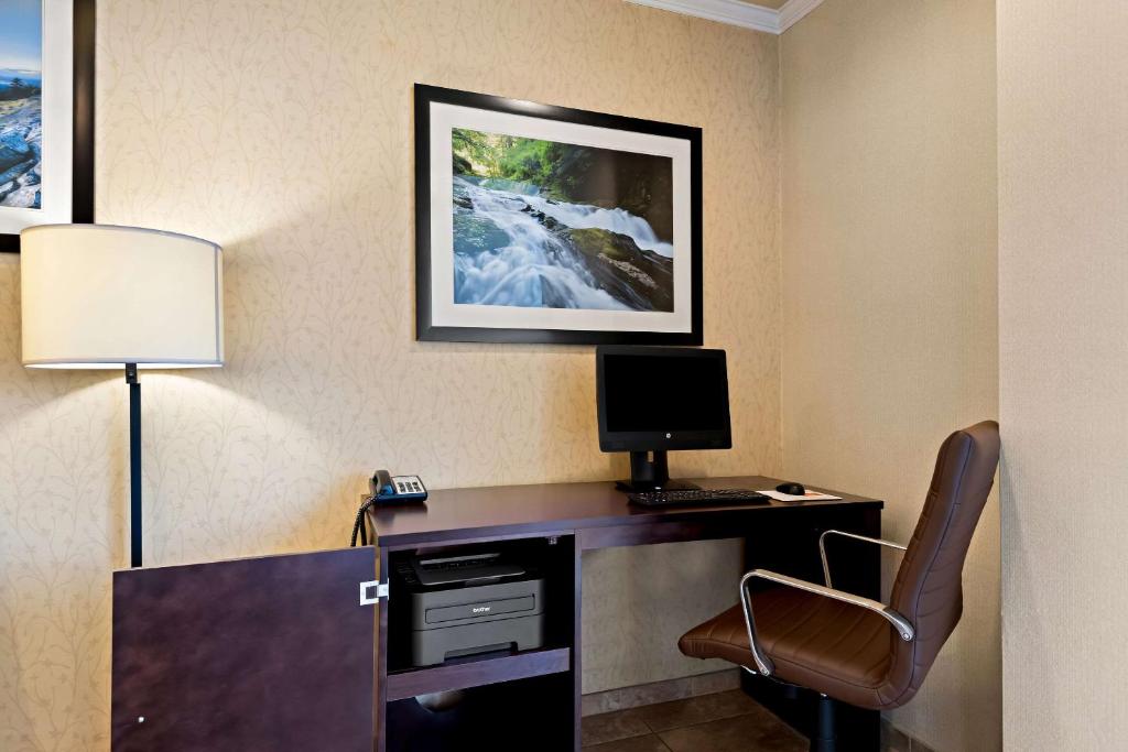 Comfort Inn & Suites Creswell photo
