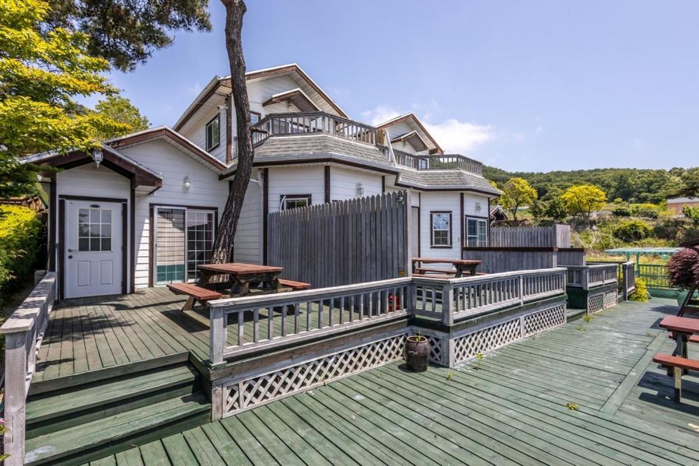 En balkon eller terrasse på Ganghwa Gom Pension