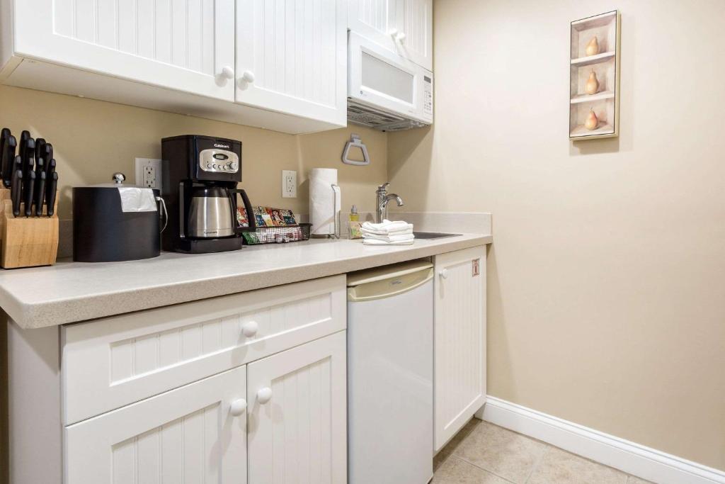Una cocina o zona de cocina en Bluegreen Vacations The Breakers, an Ascend Resort