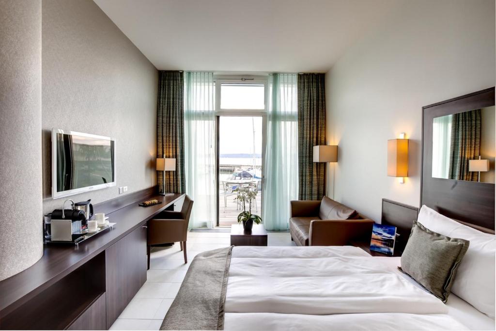 Hotel Beaulac - 带露台和湖景的豪华双人房间