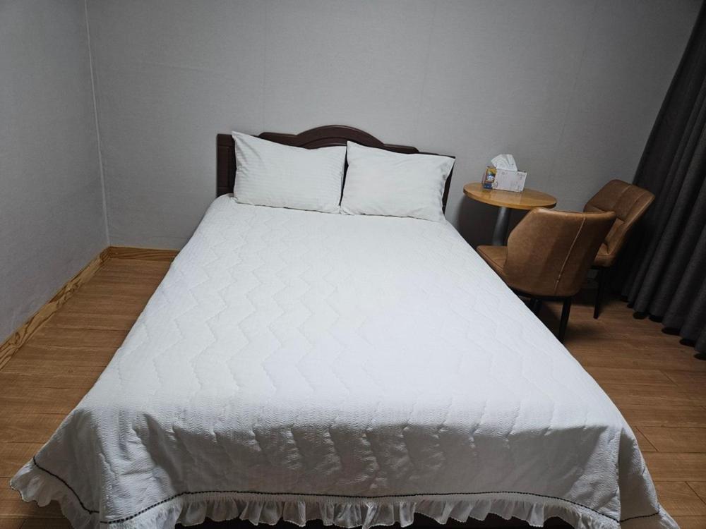 Inje Tourist Hotel - Double Room