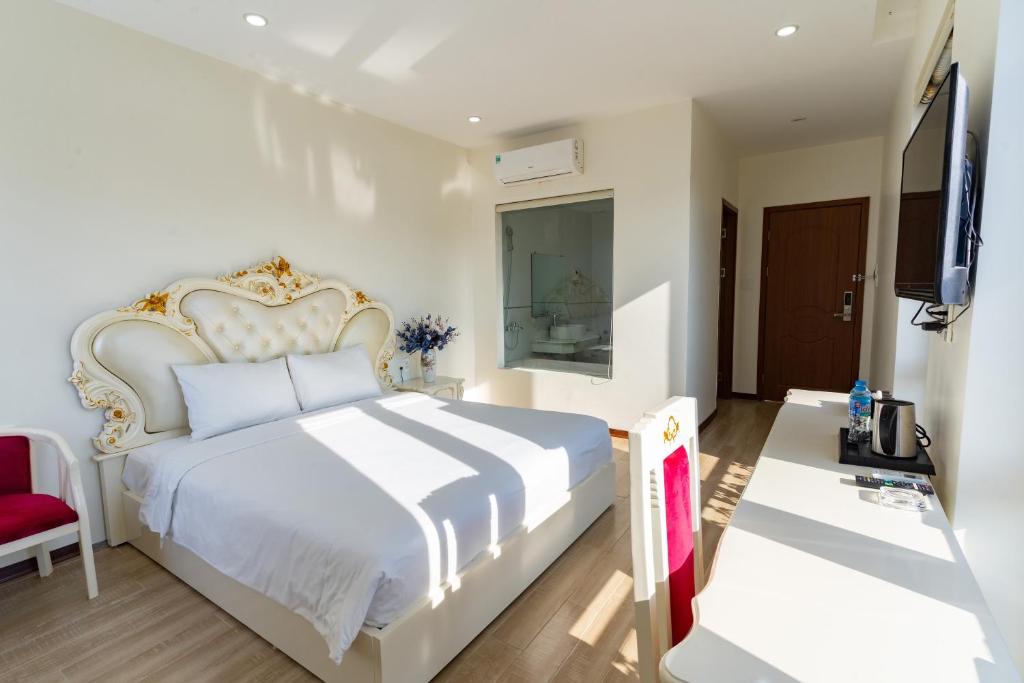Grand Hill Hotel & Apartment - Deluxe Double Room (2 Adults + 1 Child)