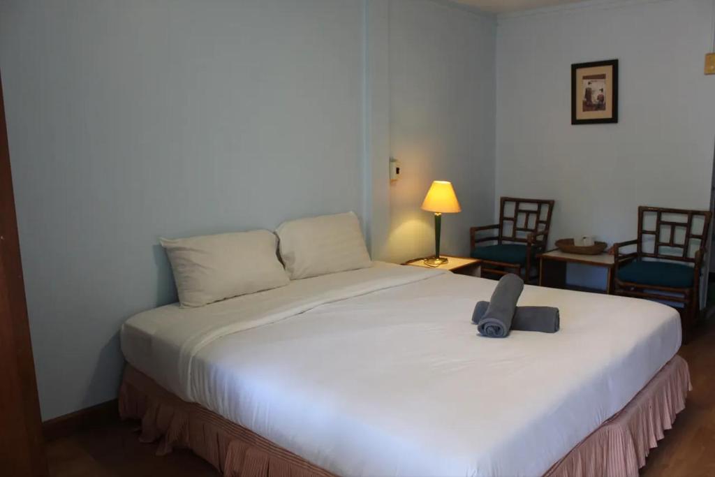 
King Room with Pool View
