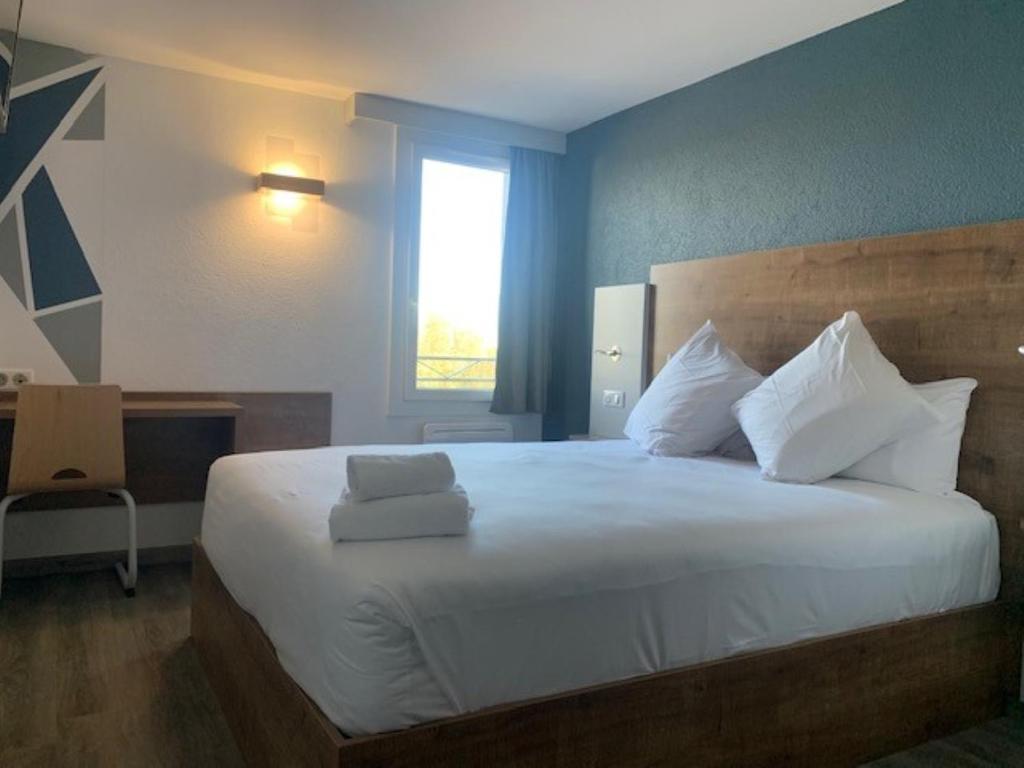 Postel nebo postele na pokoji v ubytování Val Hôtel Montbéliard Sud