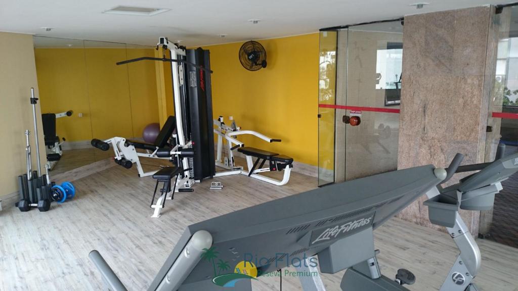 a room with a gym with a treadmill at Apart Hotel Leblon Ocean in Rio de Janeiro