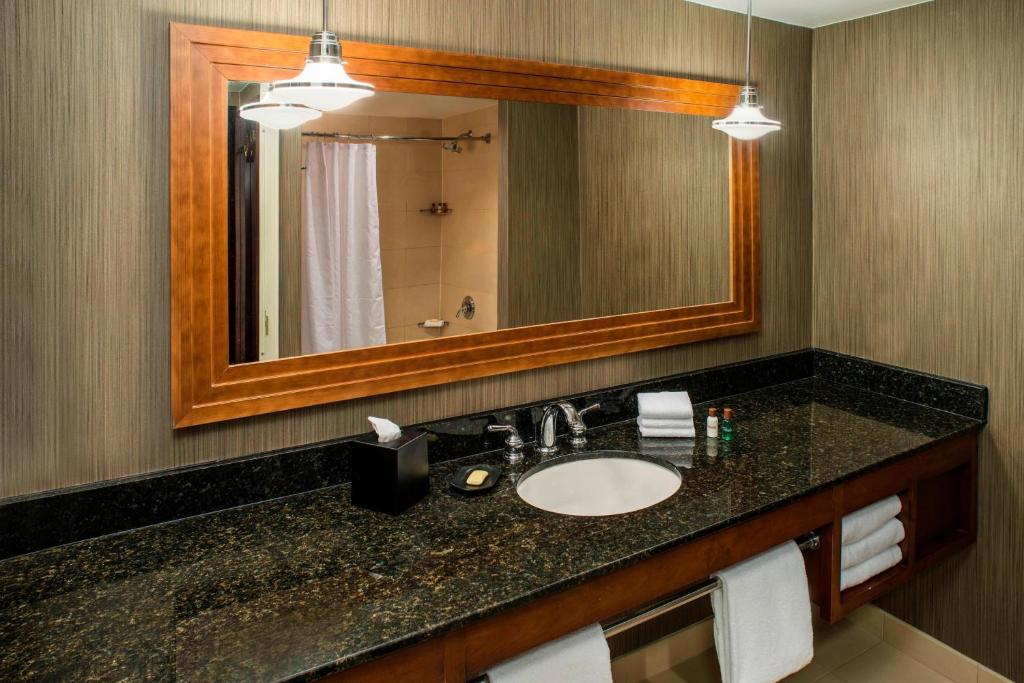 The Plaza Hotel Columbus at Capitol Square - Ejecutivo, 1 Rey, Capitol View