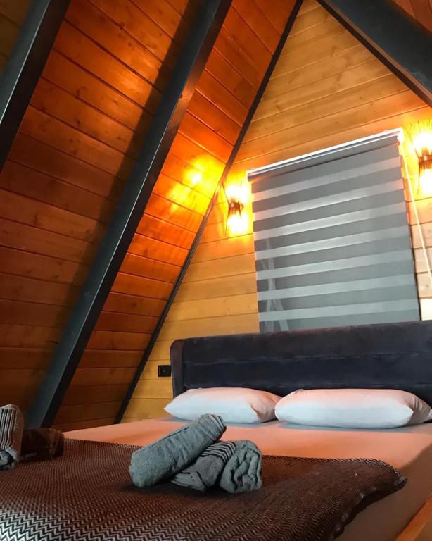 Postel nebo postele na pokoji v ubytování Aşiyan Bungalov 2