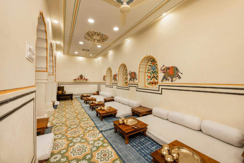 Raghunath Haveli - A Boutique Homestay的休息区
