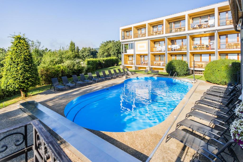Bazén v ubytování Lázeňský a Wellness hotel NIVAMARE nebo v jeho okolí