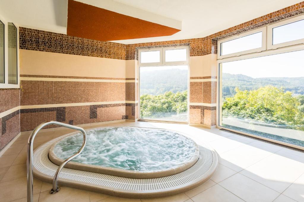 Nespecifikovaný výhled na hory nebo výhled na hory při pohledu z hotelu