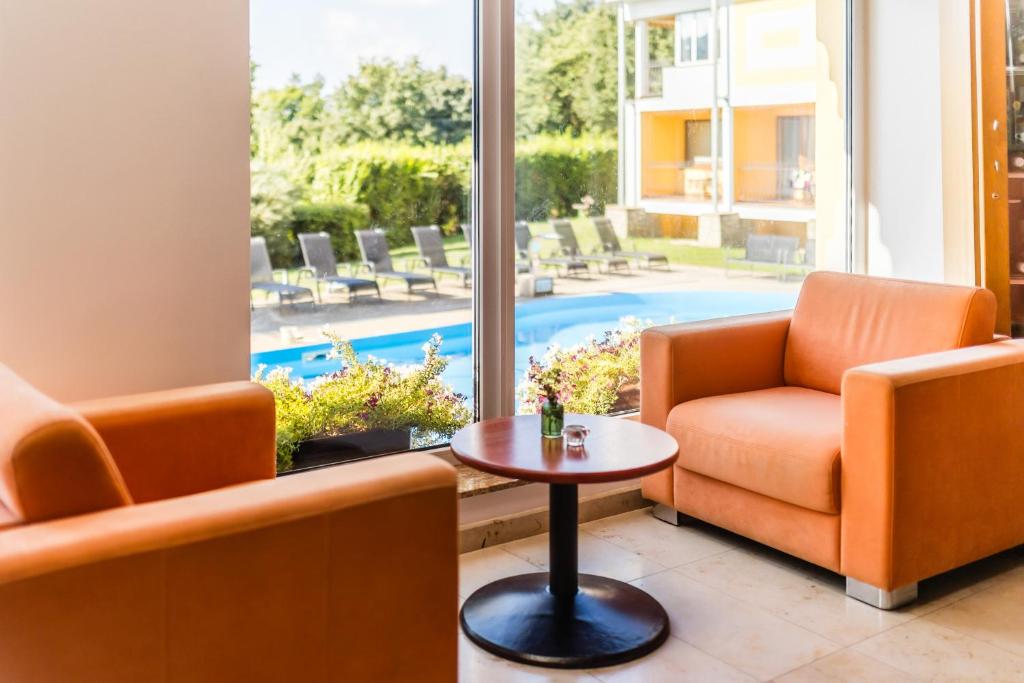 Bazén v ubytování Lázeňský a Wellness hotel NIVAMARE nebo v jeho okolí