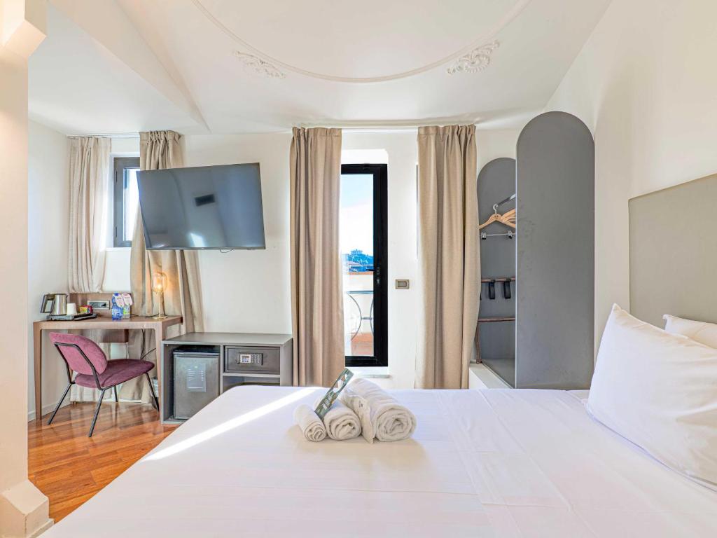 Postel nebo postele na pokoji v ubytování B&B Hotel Firenze Laurus Al Duomo