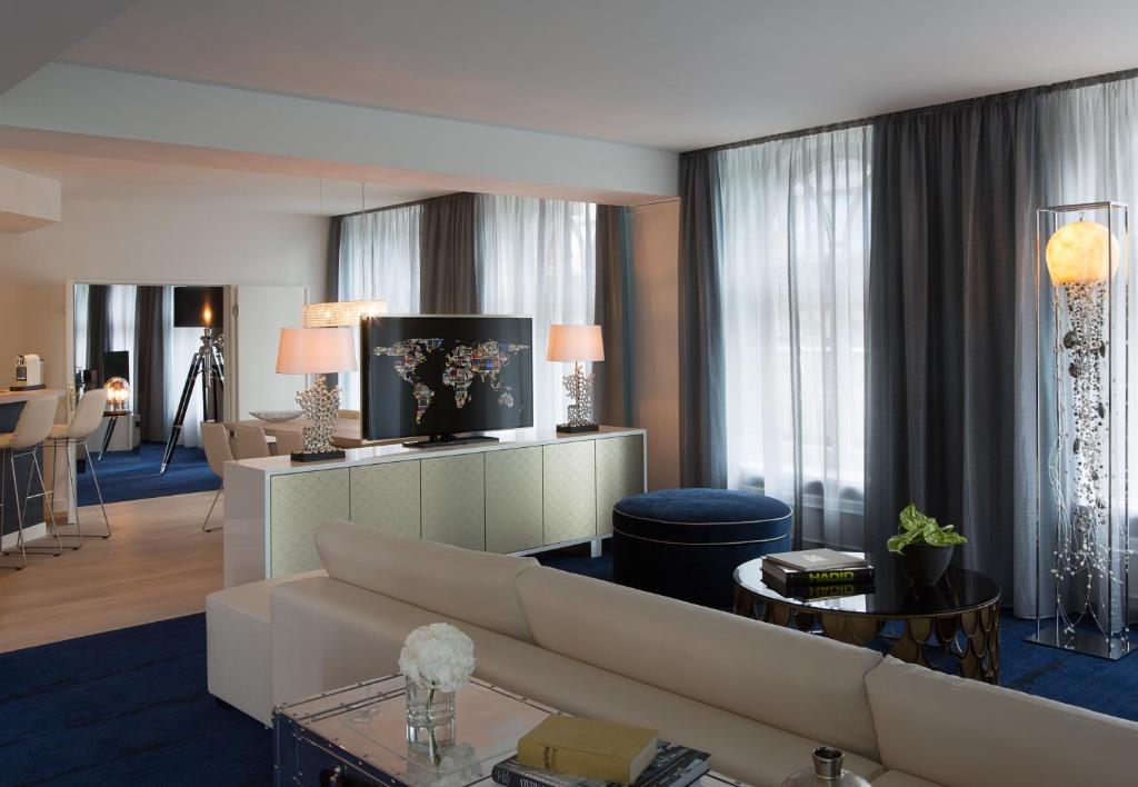 Renaissance Hamburg Hotel - Resim 7