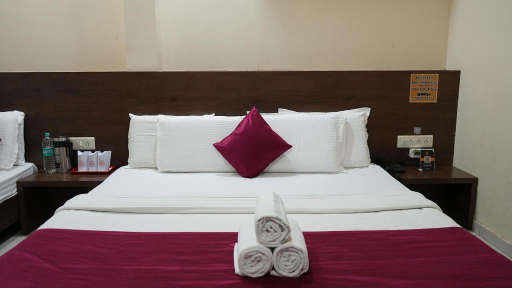 Postel nebo postele na pokoji v ubytování Hotel Satyug