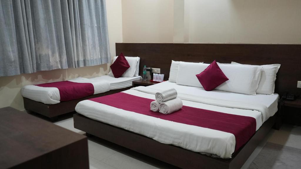 Postel nebo postele na pokoji v ubytování Hotel Satyug