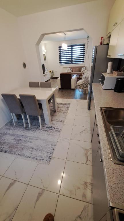 Kuhinja ili čajna kuhinja u objektu Silver Apartment
