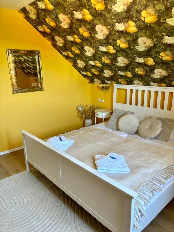 Postel nebo postele na pokoji v ubytování Themenhotel Rehlein