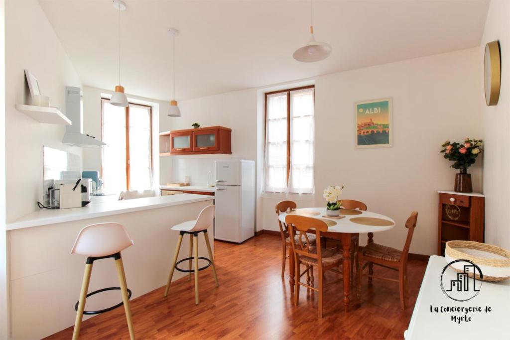 a kitchen and dining room with a table and chairs at Chez Leopold et Anais au cœur d Albi in Albi