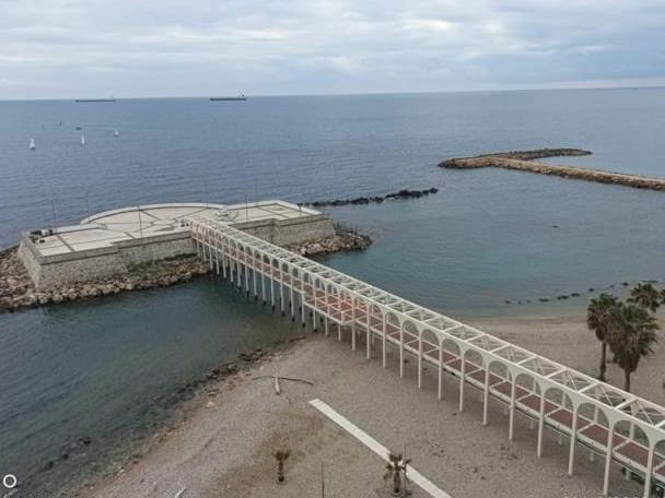 Suite beachfront near the station and Port, 5 beds