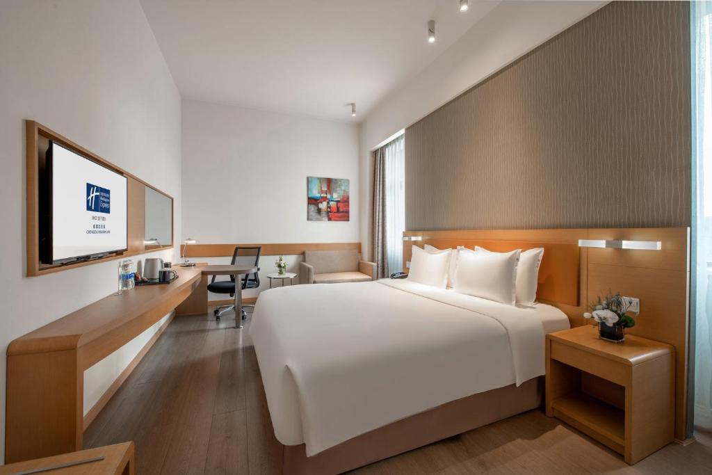 Holiday Inn Express Chengdu Huanhuaxi, an IHG Hotel - Standard Zimmer Mit Kingsize-Bett