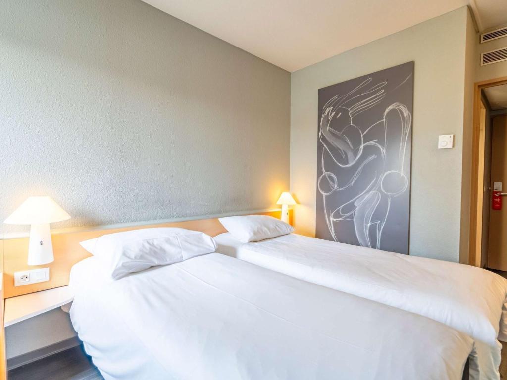 Postel nebo postele na pokoji v ubytování ibis Bayonne Centre