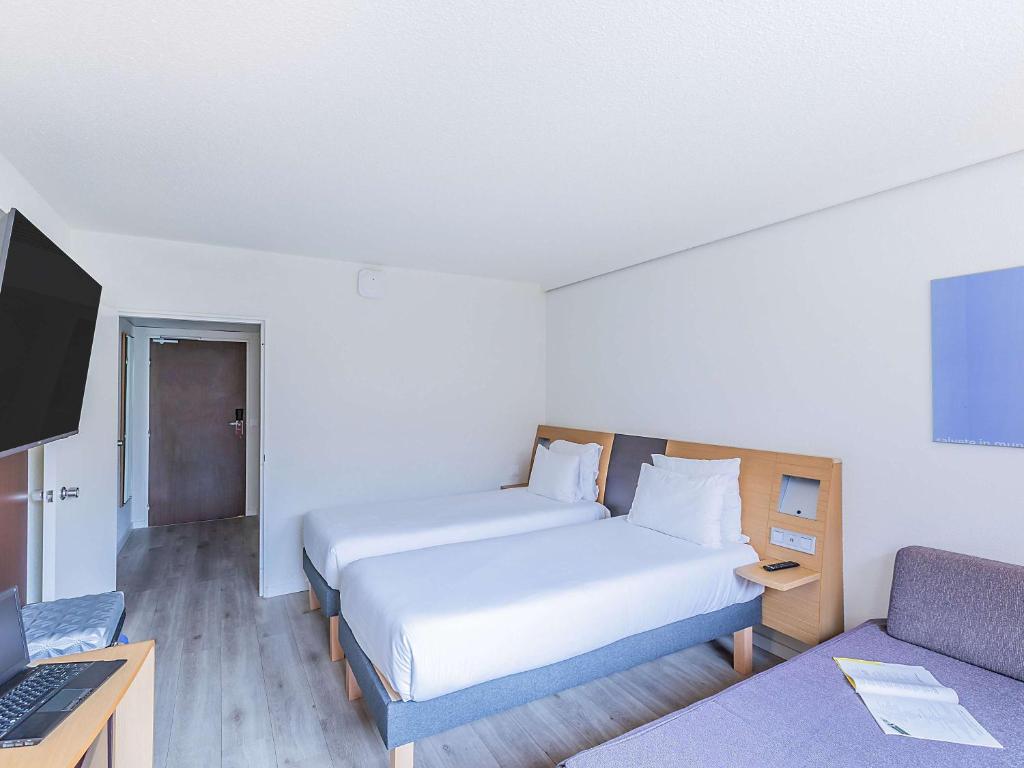 Кровать или кровати в номере Novotel Setubal