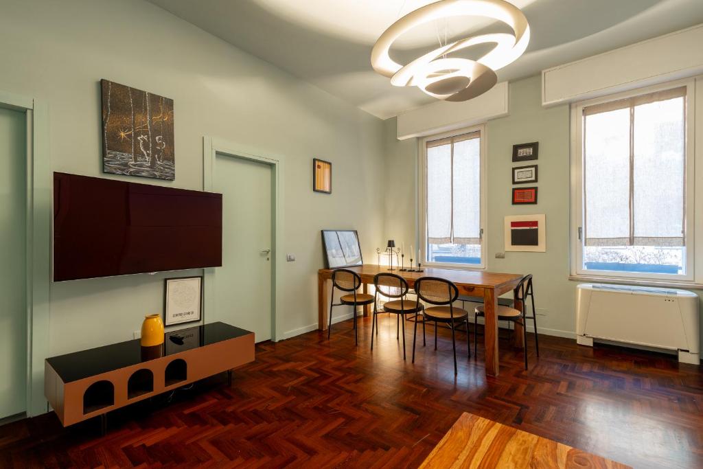 a living room with a dining room table and a flat screen tv at Cairoli Suite e Garage in Milan