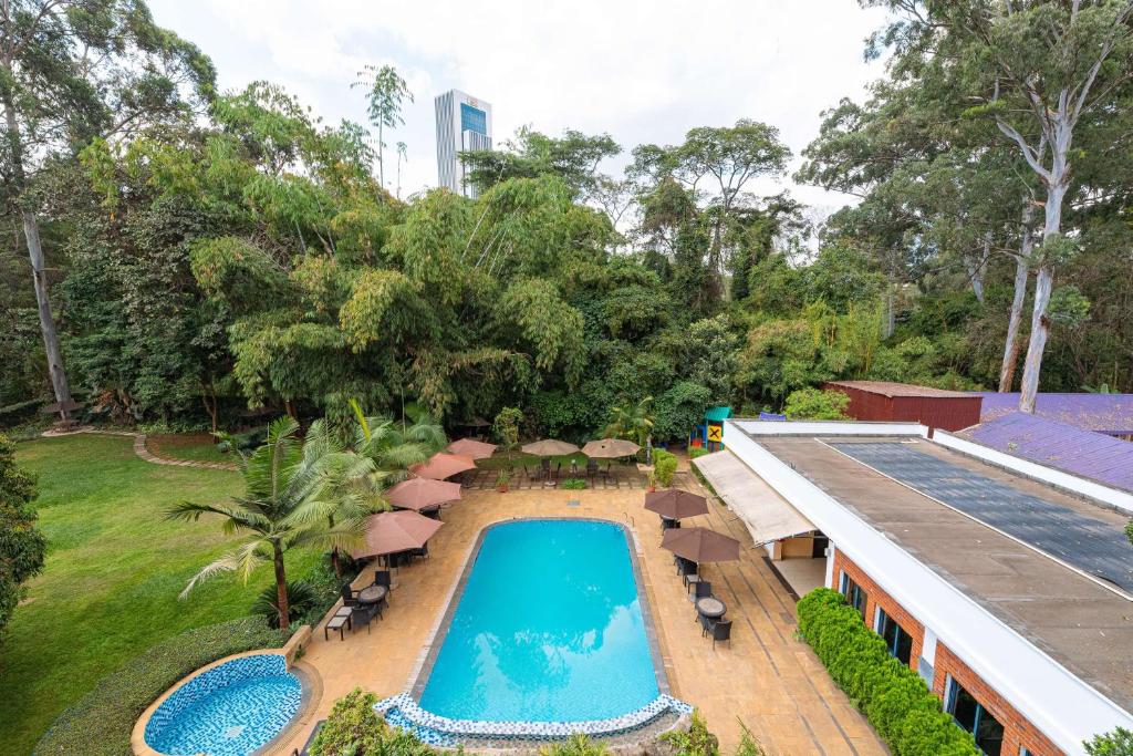A piscina em ou perto de Heri Heights Hotel Apartments, SureStay Collection by Best Western