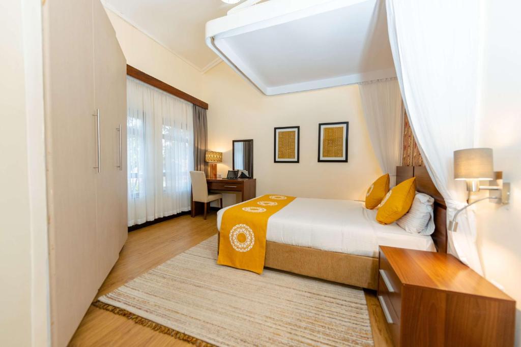 Uma cama ou camas num quarto em Heri Heights Hotel Apartments, SureStay Collection by Best Western