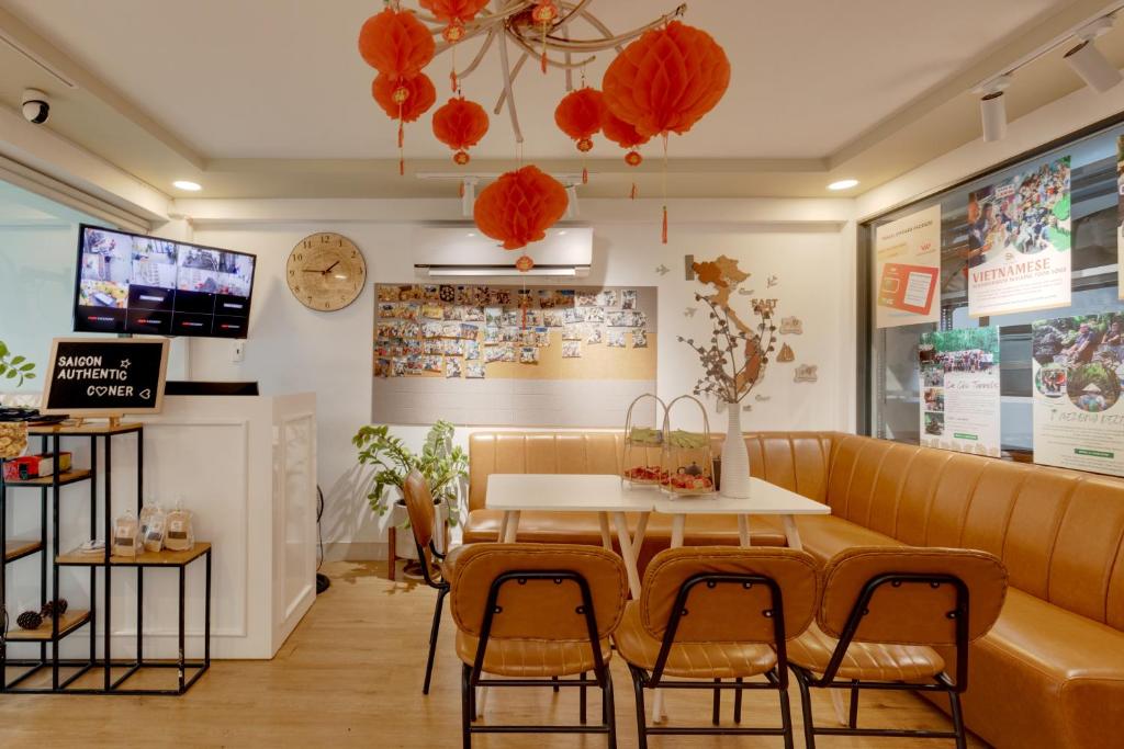 Saigon Authentic Hostel - Local Vibes, City Tours, Cooking Dinner, Evening Streetfood, Free Menu Breakfast, Gym & Rooftop - 4