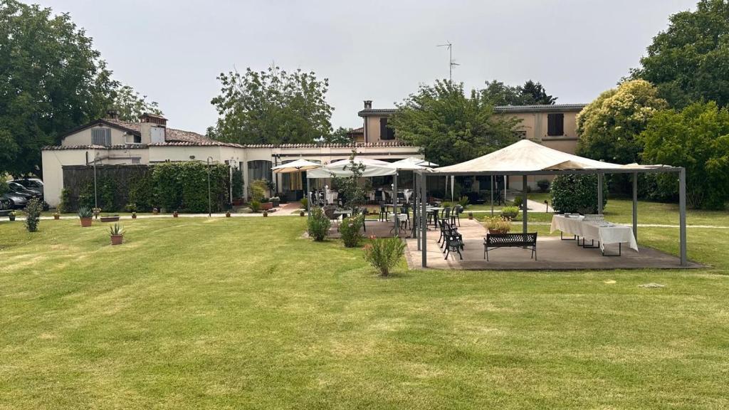 A garden outside Agriturismo IL BORGHETTO