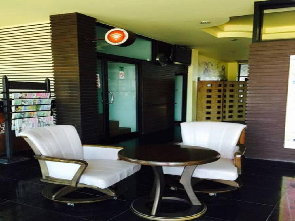 Posezení v ubytování Prachuap Beach Hotel