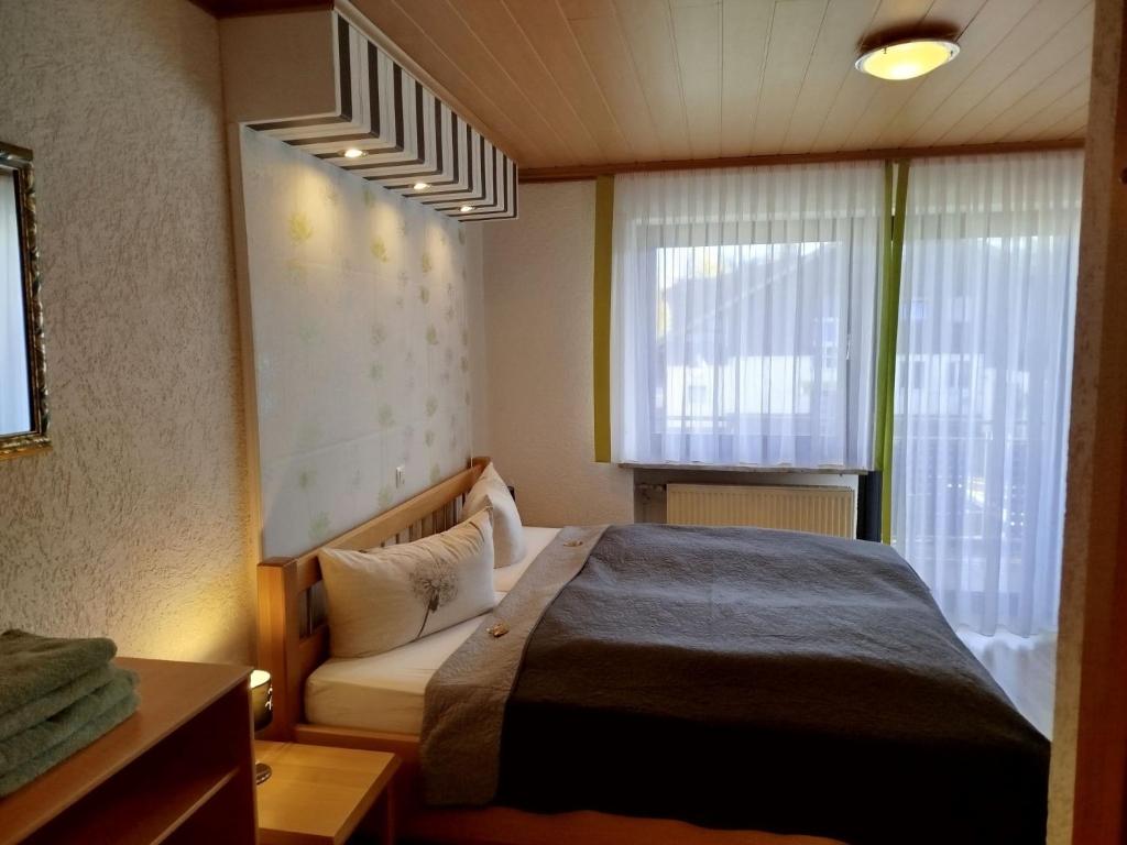 Postel nebo postele na pokoji v ubytování Pension Erika
